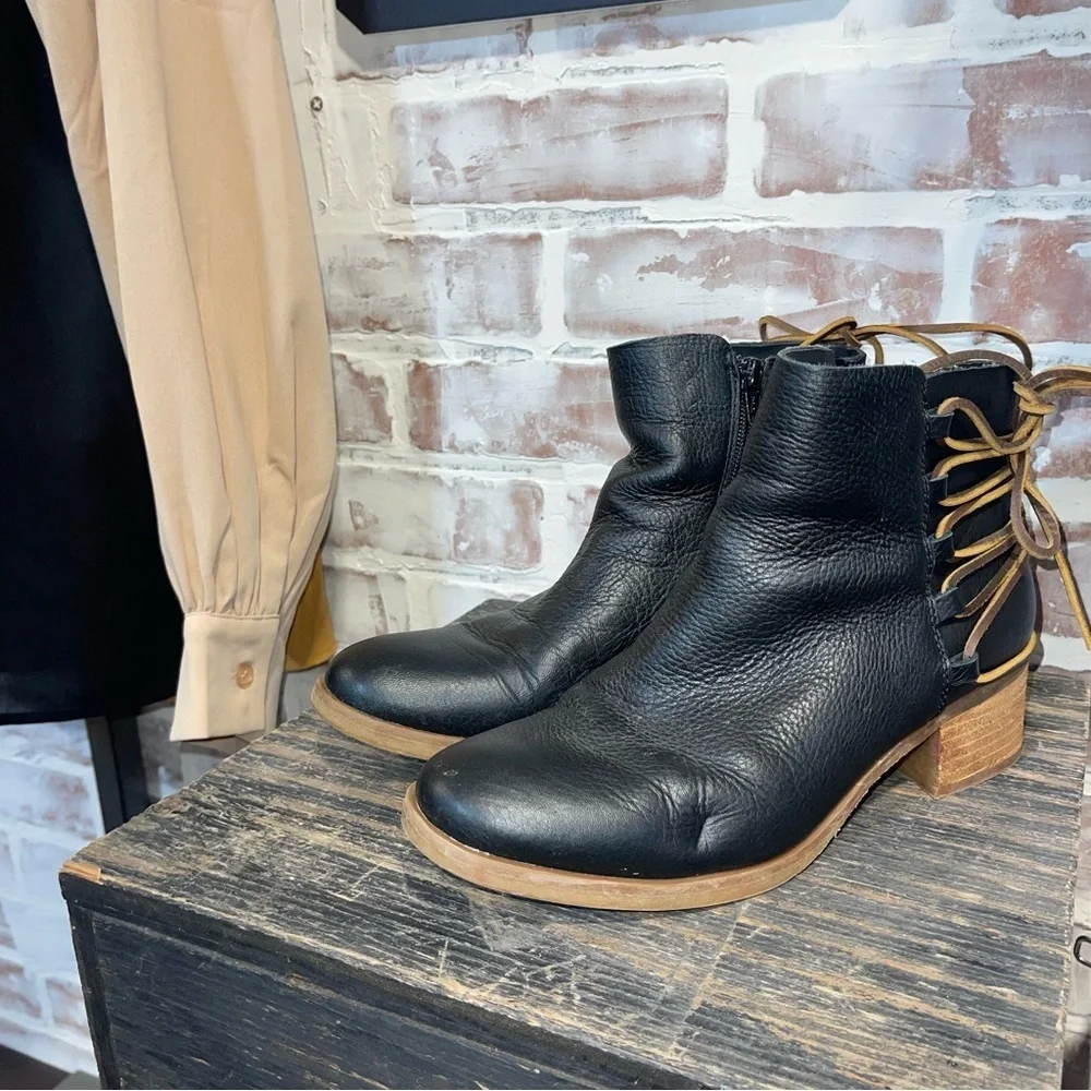 Kork-Ease Black Leather Ankle Boots with Tan Accents size 8